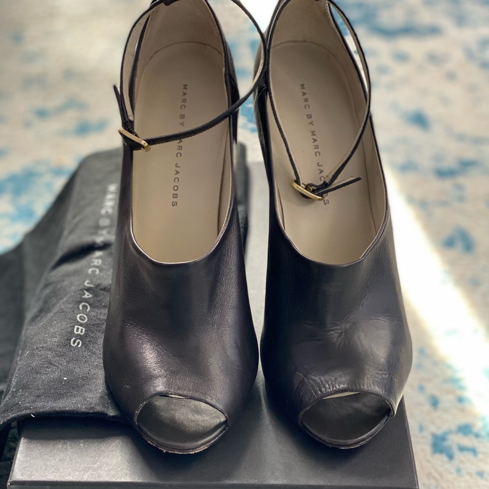 Marc Jacobs Peep Toe Pump